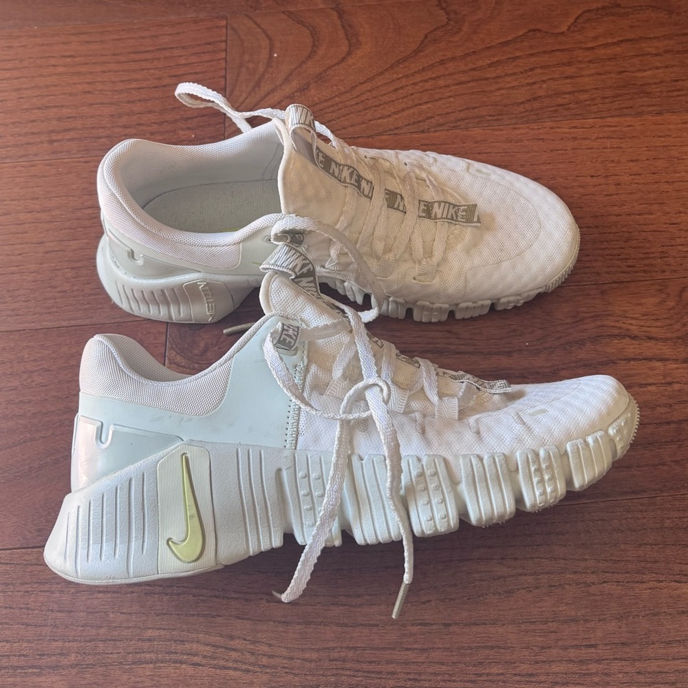 Nike Women's Free Metcon 5 Training Shoes